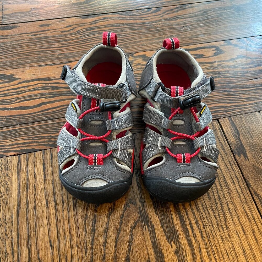 NWOT Size 9 Toddler/Little Kid Boys Keen CNX Sandals
